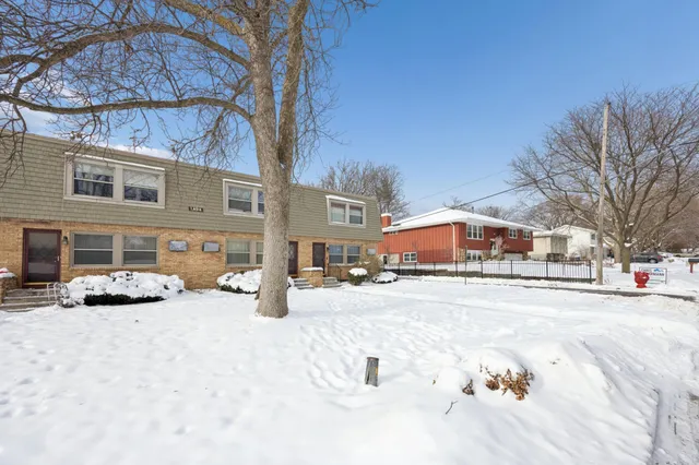 $166,000 | 1494 21st Avenue Northwest, Unit 4, New Brighton, MN 55112