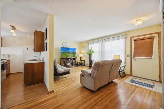 $166,000 | 1494 21st Avenue Northwest, Unit 4, New Brighton, MN 55112