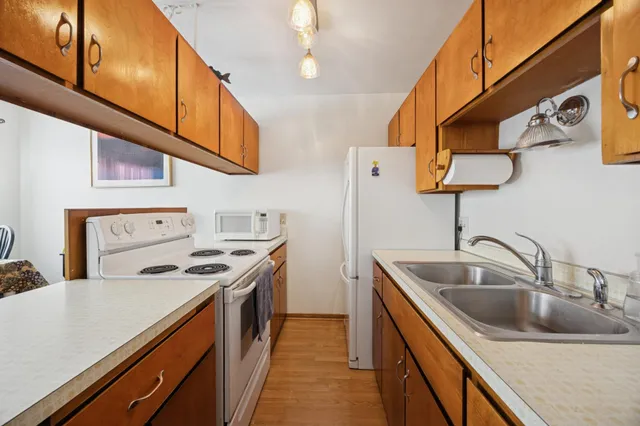 $166,000 | 1494 21st Avenue Northwest, Unit 4, New Brighton, MN 55112