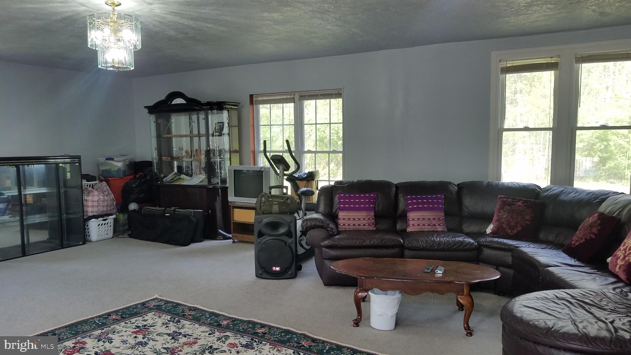 6702 Block House Road Spotsylvania, VA 22551 - Photo 18 of 39 Family room w/ new light fixture