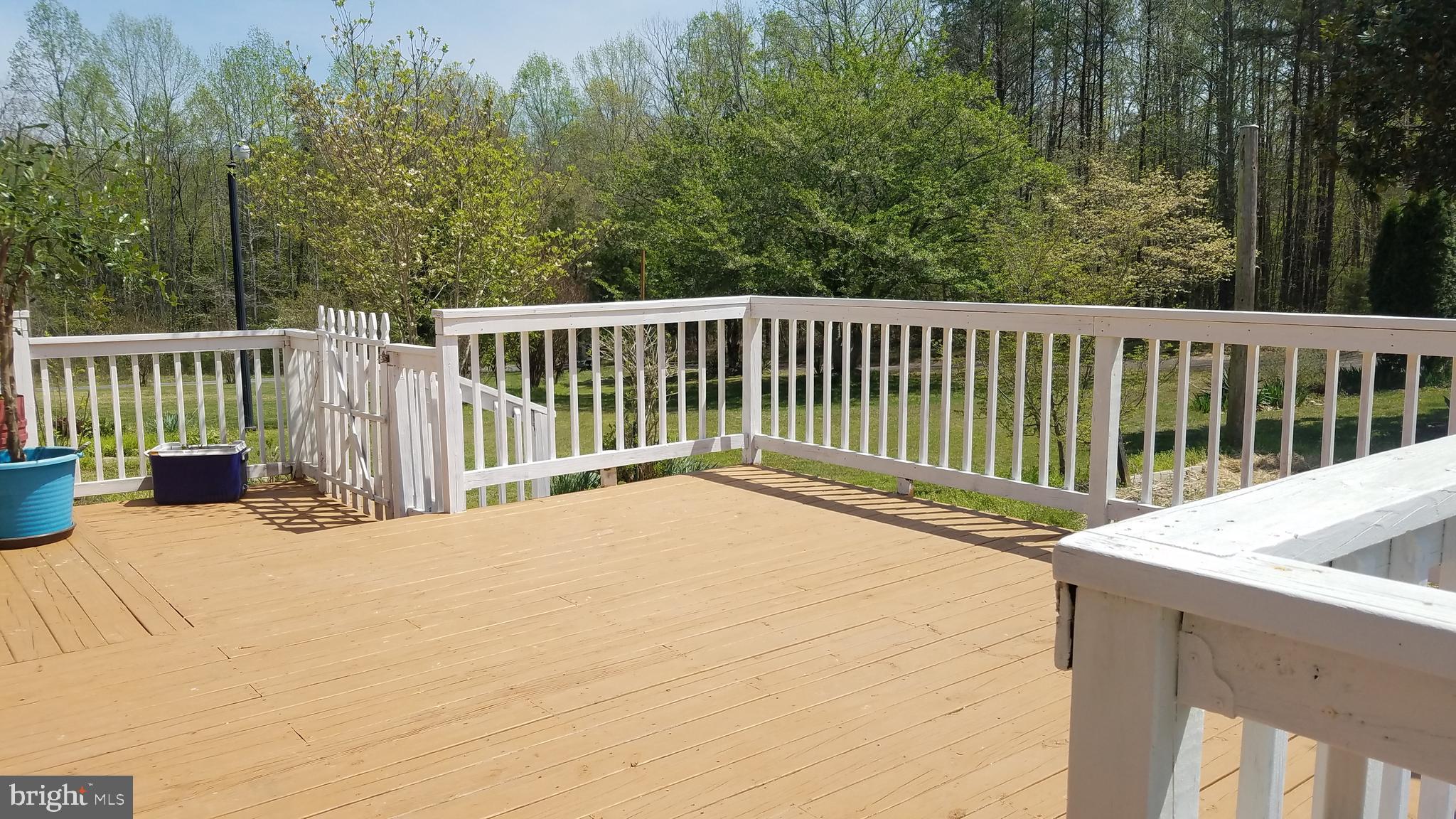 6702 Block House Road Spotsylvania, VA 22551 - Photo 20 of 39 Large side deck