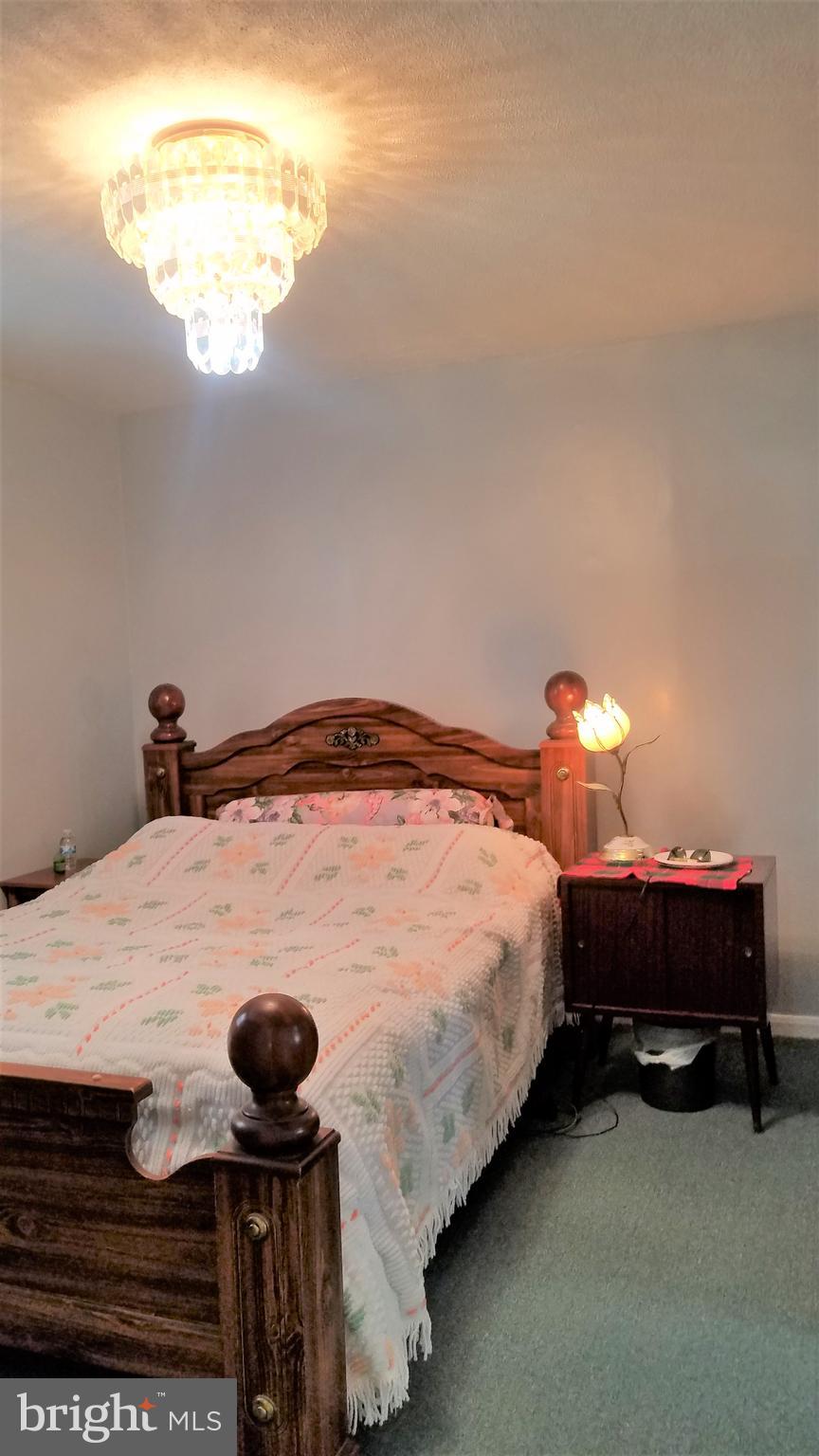 6702 Block House Road Spotsylvania, VA 22551 - Photo 22 of 39 Large Main floor bedroom