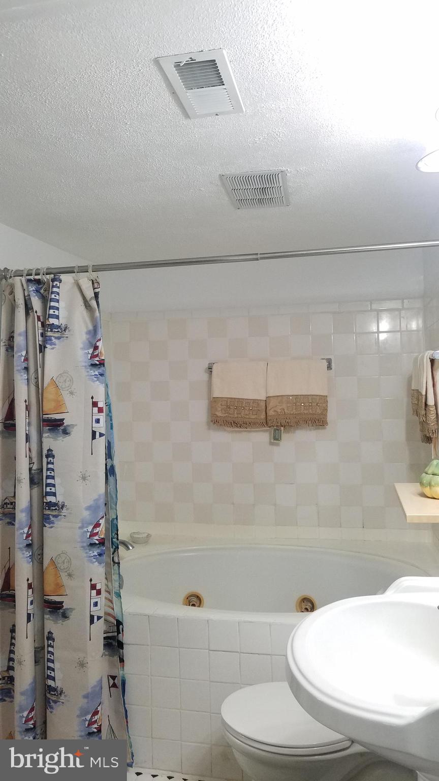 6702 Block House Road Spotsylvania, VA 22551 - Photo 24 of 39 Main floor bathroom with whirlpool tub