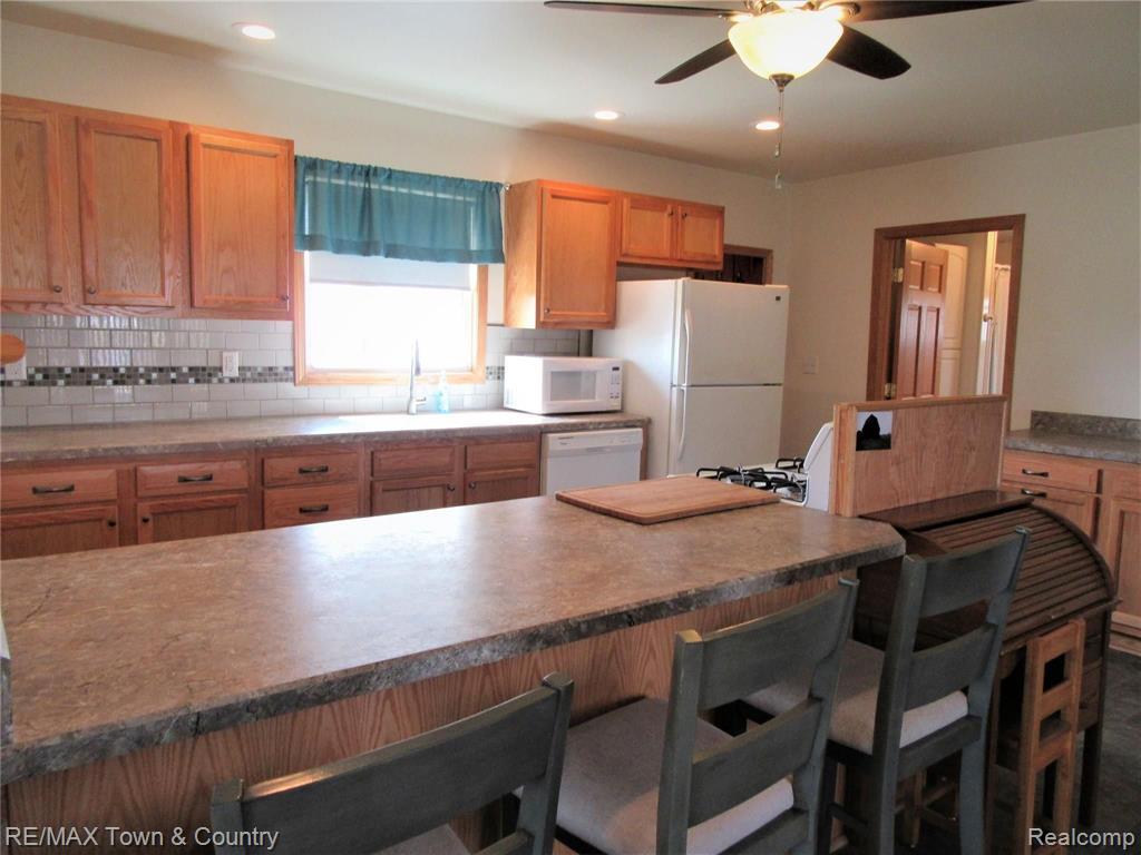 4321 Ditch Road New Lothrop, MI 48460 - Photo 7 of 21