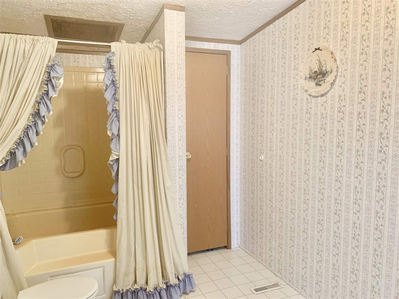 781 Young Road Smiths Grove, KY 42171 - Photo 14 of 23 Gallery Image 14