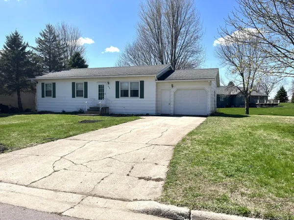 $139,900 | 408 Geraldine Street, Fairmont, MN 56031