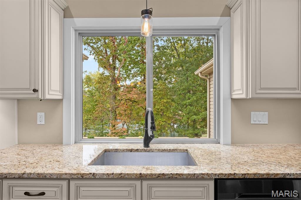 7102 Clayton Road Waterloo, IL 62298 - Photo 8 of 59