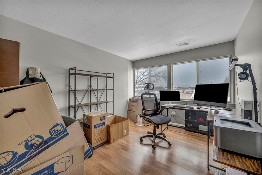 6640 Pearl Road, Unit 407 Cleveland, OH 44130 - Photo 16 of 21 Gallery Image 16
