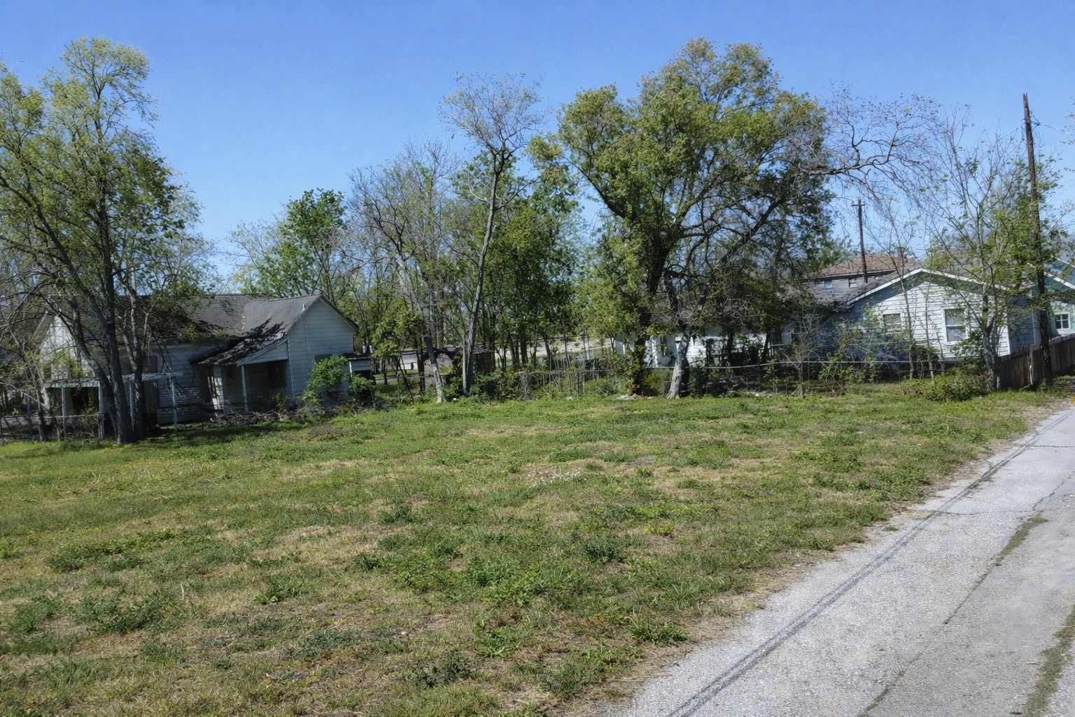 0 Semmes Street Houston, TX 77026 - Photo 4 of 8 a view of a house with a yard