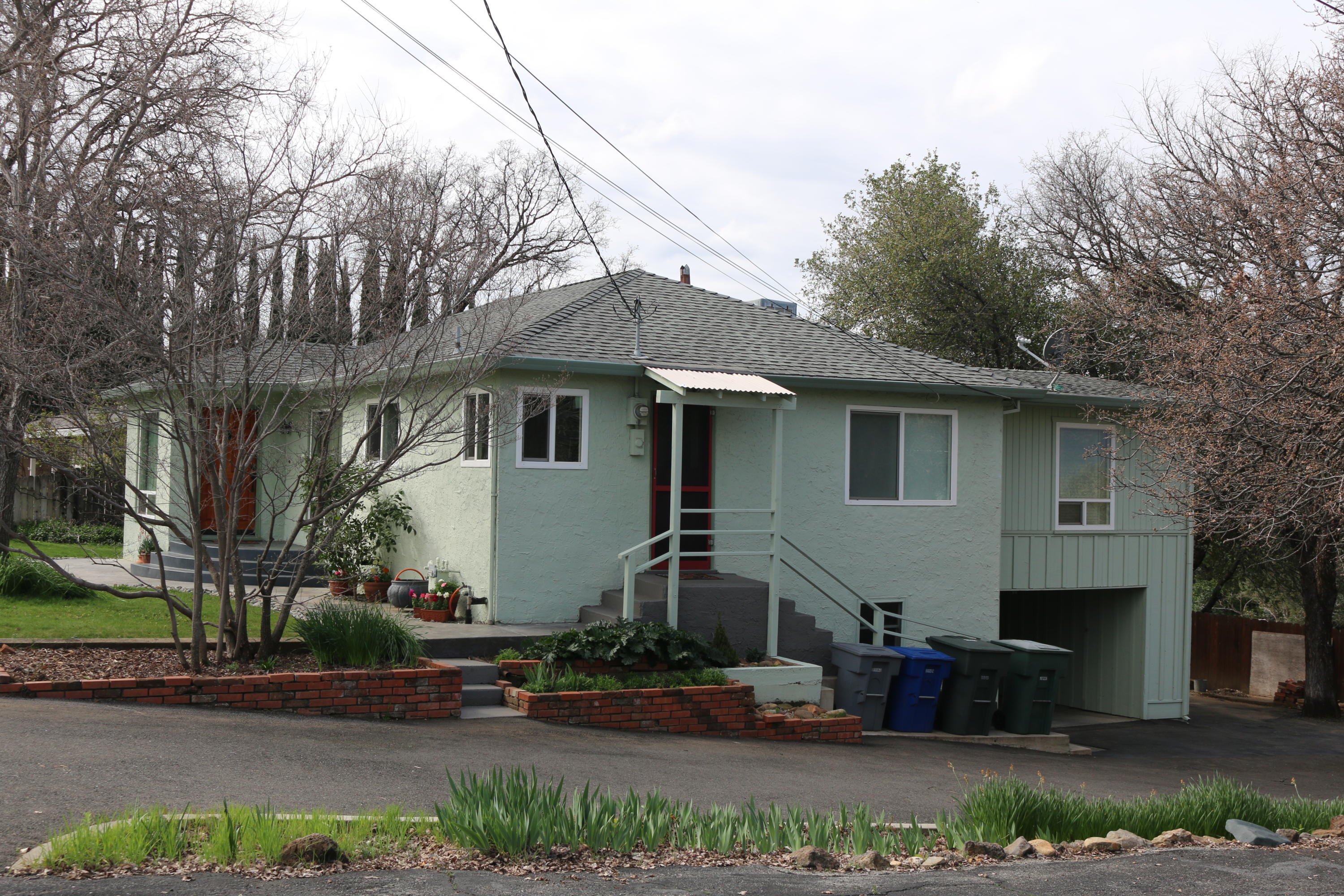 1694 Ridge Drive Redding, CA 96001 - Photo 3 of 59 IMG_2629
