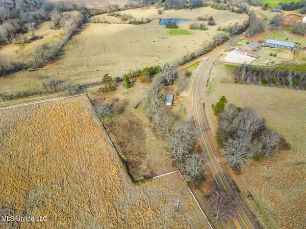 $725,000 | 3943 Highway 22, Flora, MS 39071