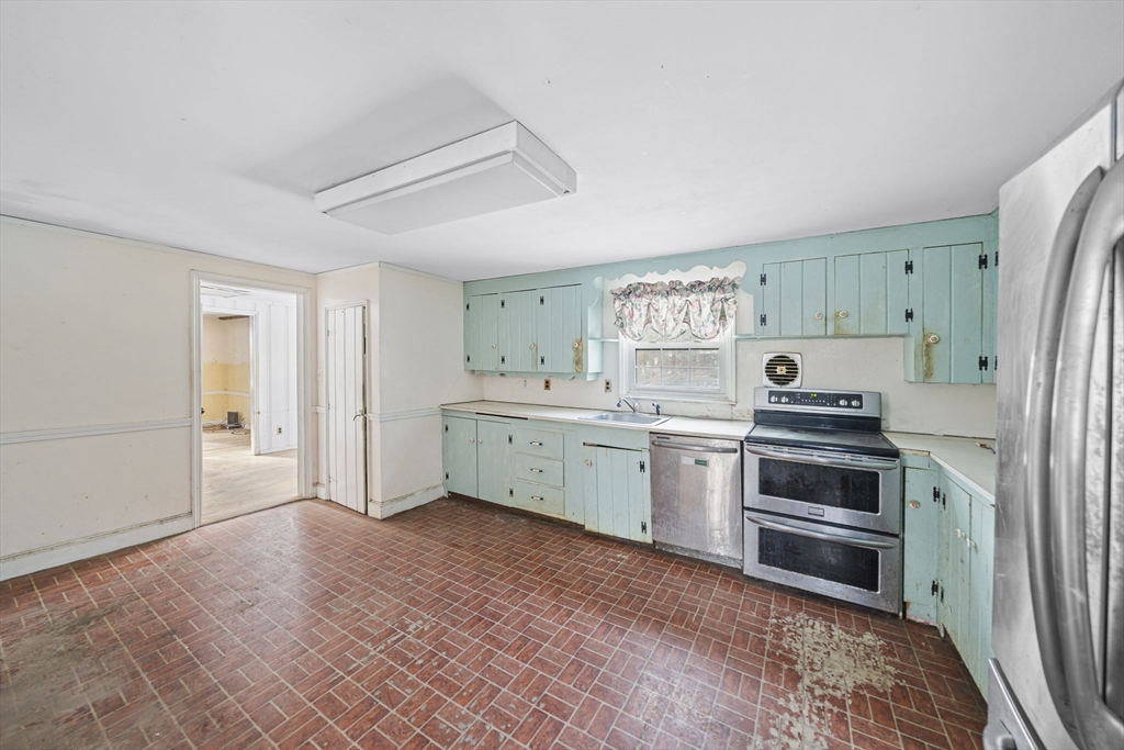 9 Barnes Road Hingham, MA 02043 - Photo 4 of 40