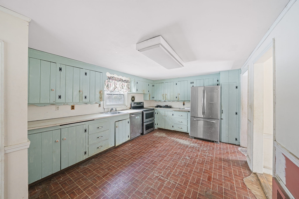 9 Barnes Road Hingham, MA 02043 - Photo 5 of 40