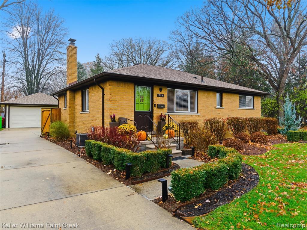219 South Alice Avenue Rochester, MI 48307 - Photo 1 of 38
