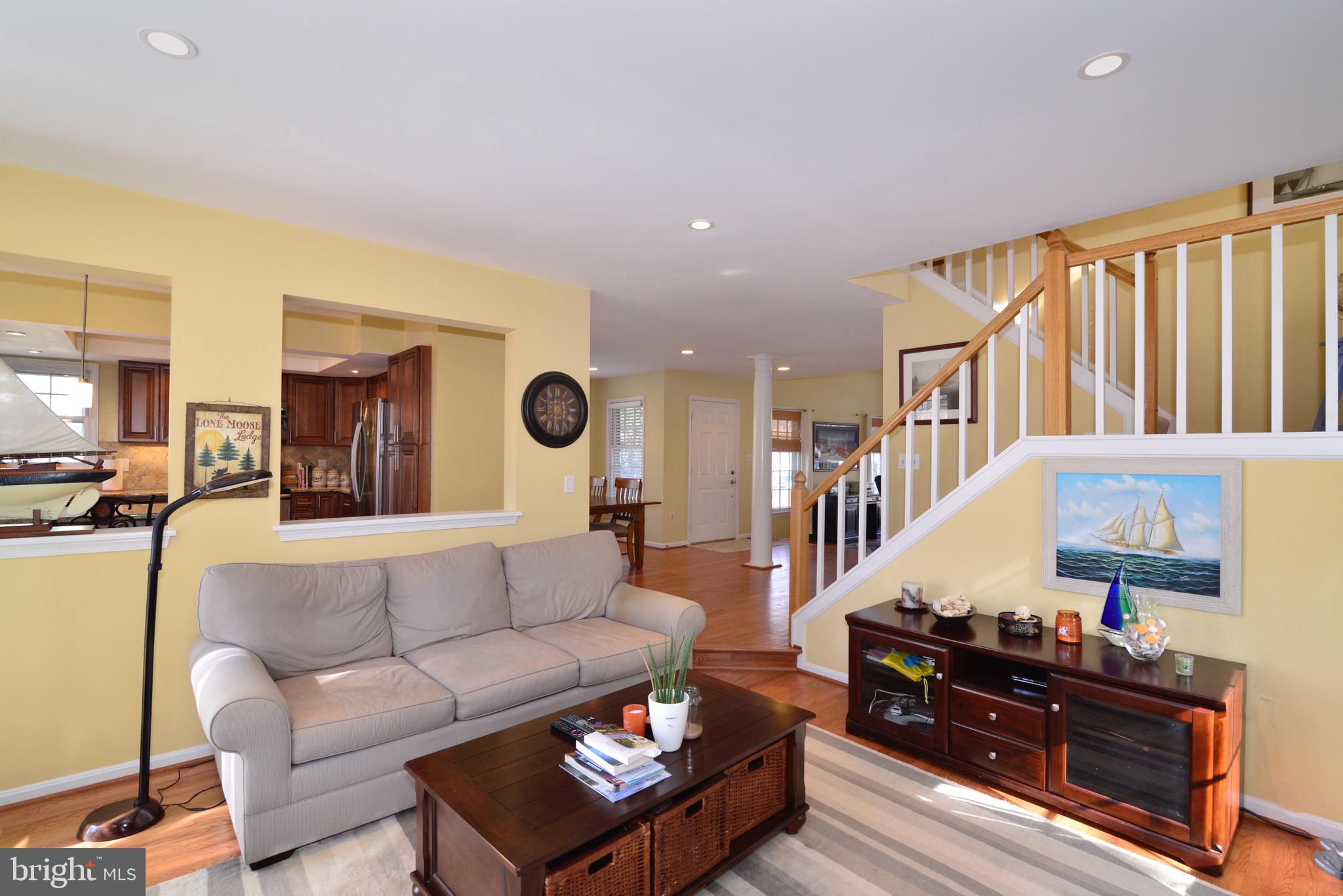 11627 Springhouse Place Reston, VA 20194 - Photo 5 of 46