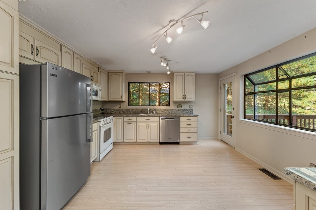 46 East Bluff Road, Unit 46 Ashland, MA 01721 - Photo 11 of 37 Gallery Image 11