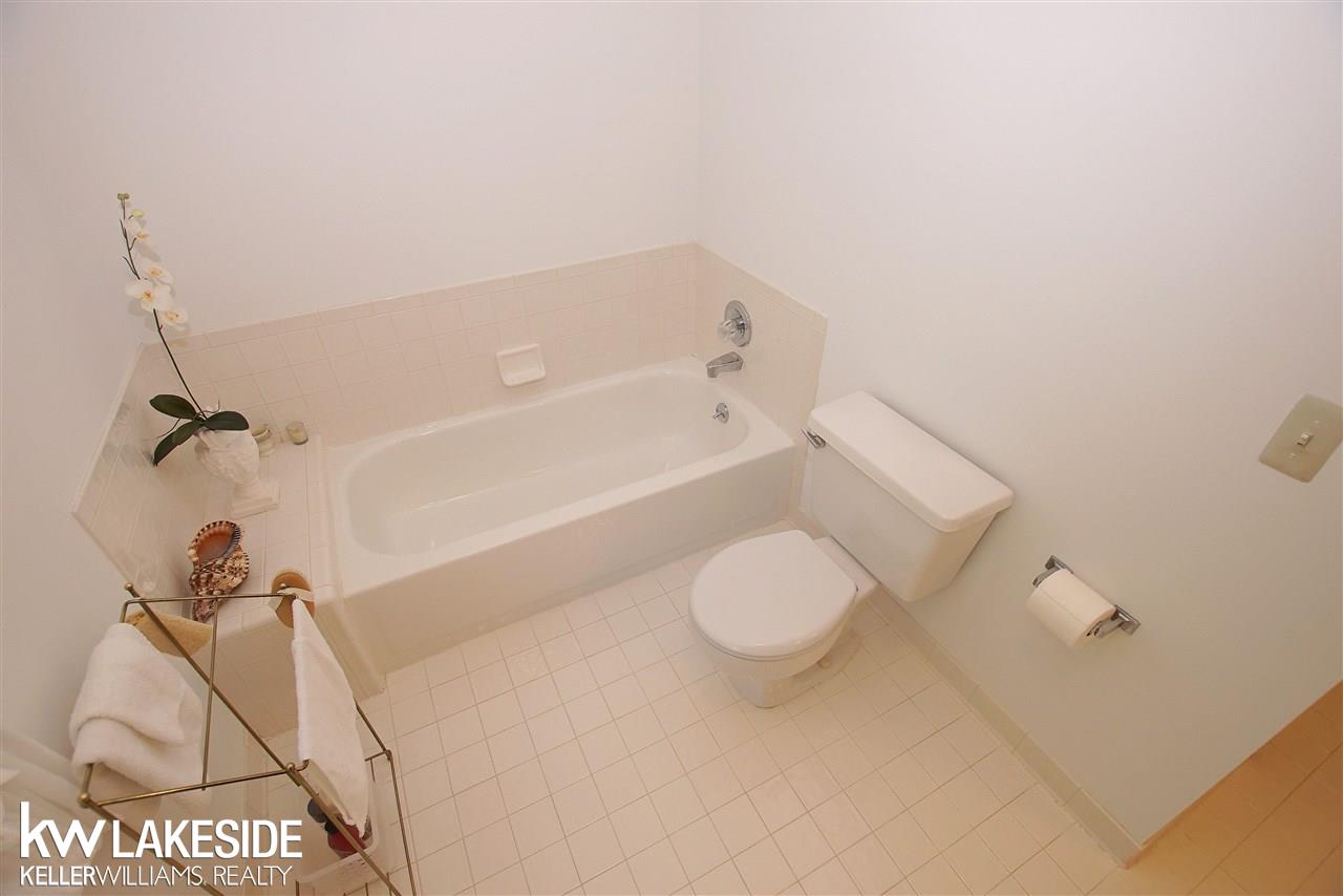 2190 Reagan Drive Rochester Hills, MI 48309 - Photo 22 of 31
