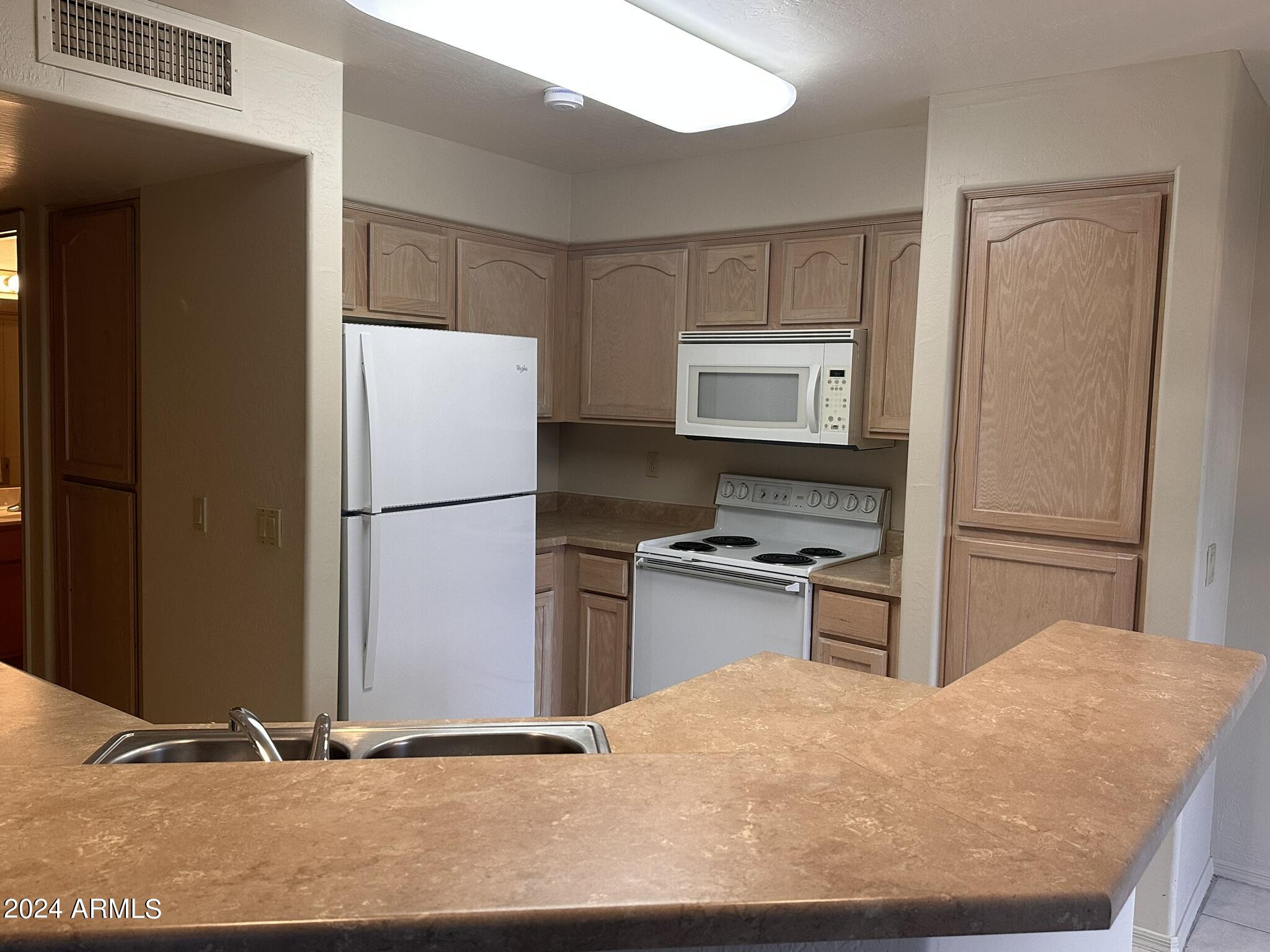 16715 East El Lago Boulevard, Unit 214 Fountain Hills, AZ 85268 - Photo 3 of 17 Kitchen