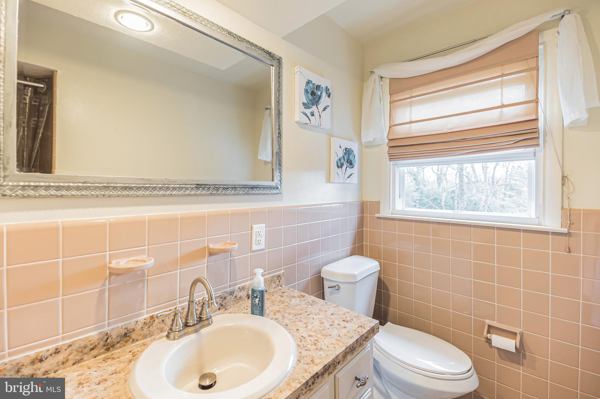 1043 Irvin Road Huntingdon Valley, PA 19006 - Photo 12 of 28