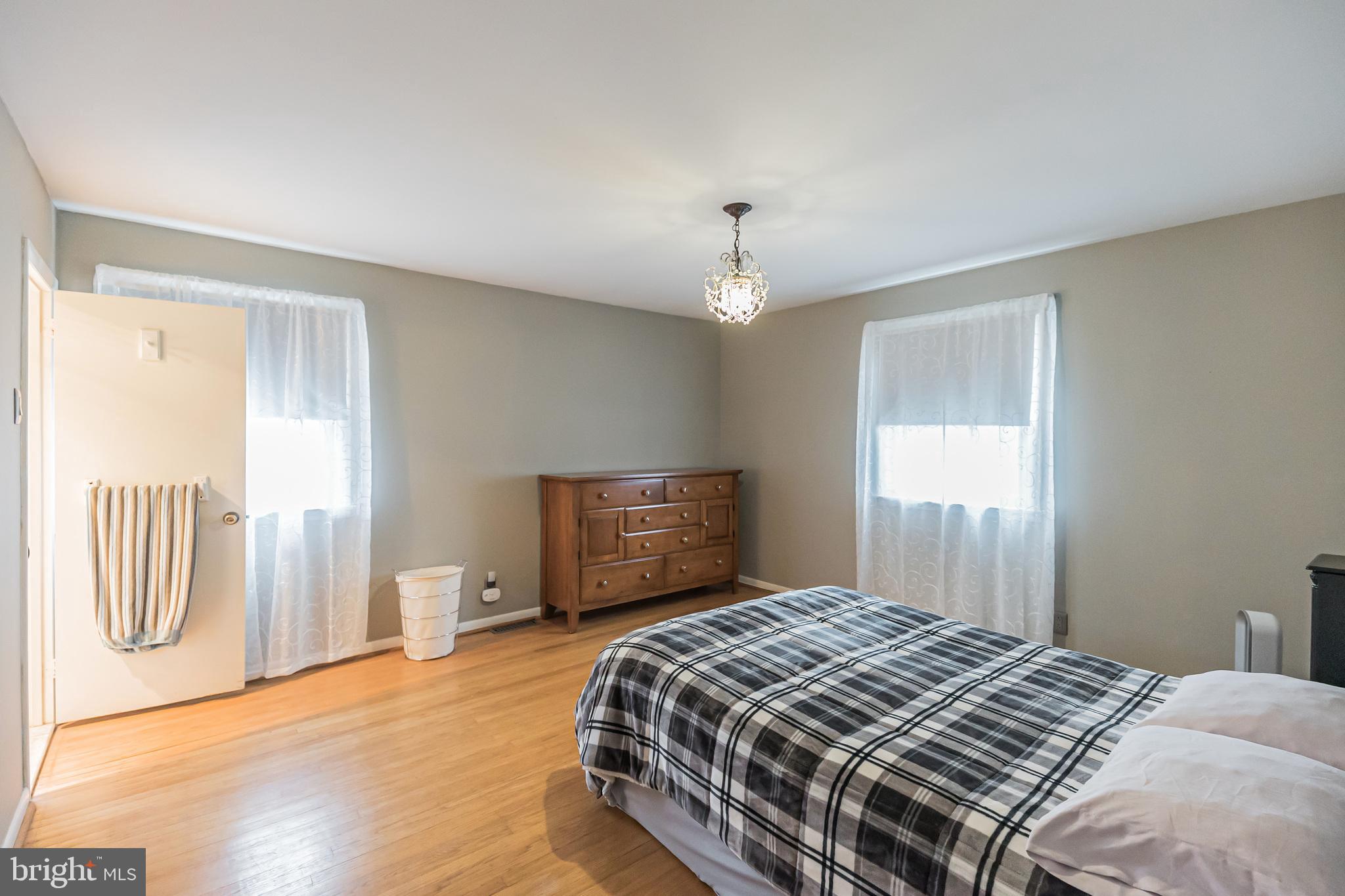 1043 Irvin Road Huntingdon Valley, PA 19006 - Photo 15 of 28