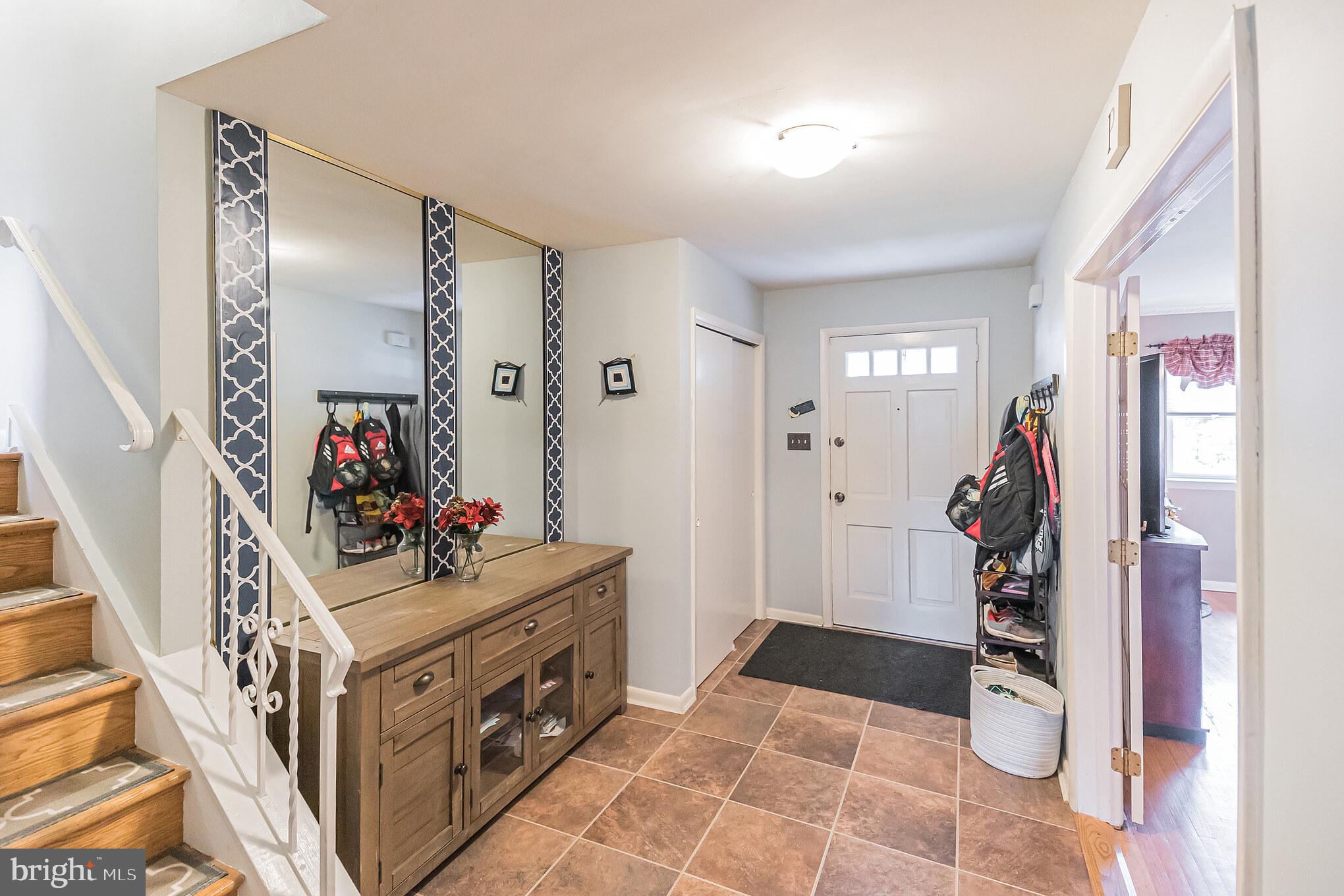 1043 Irvin Road Huntingdon Valley, PA 19006 - Photo 3 of 28