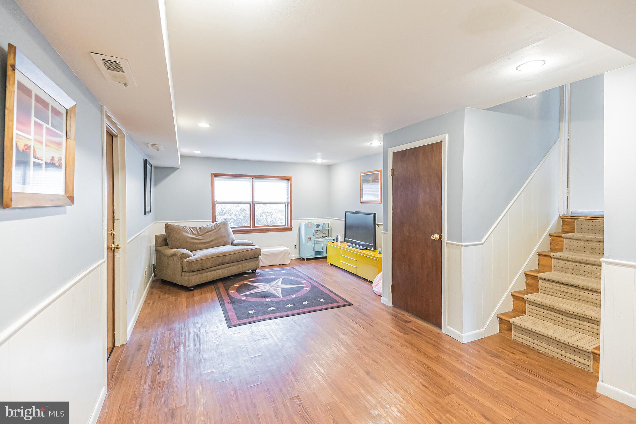 1043 Irvin Road Huntingdon Valley, PA 19006 - Photo 21 of 28