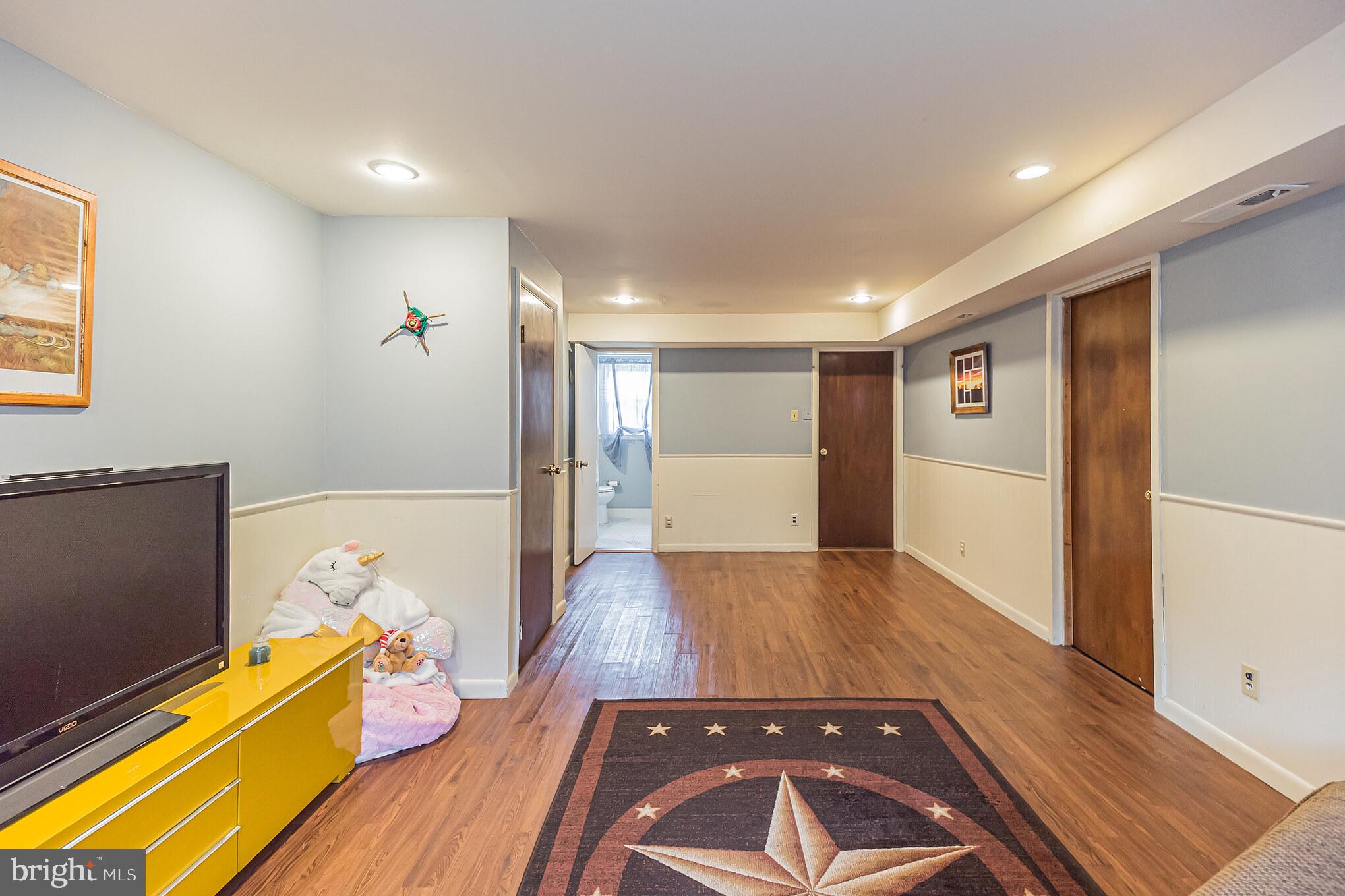 1043 Irvin Road Huntingdon Valley, PA 19006 - Photo 22 of 28