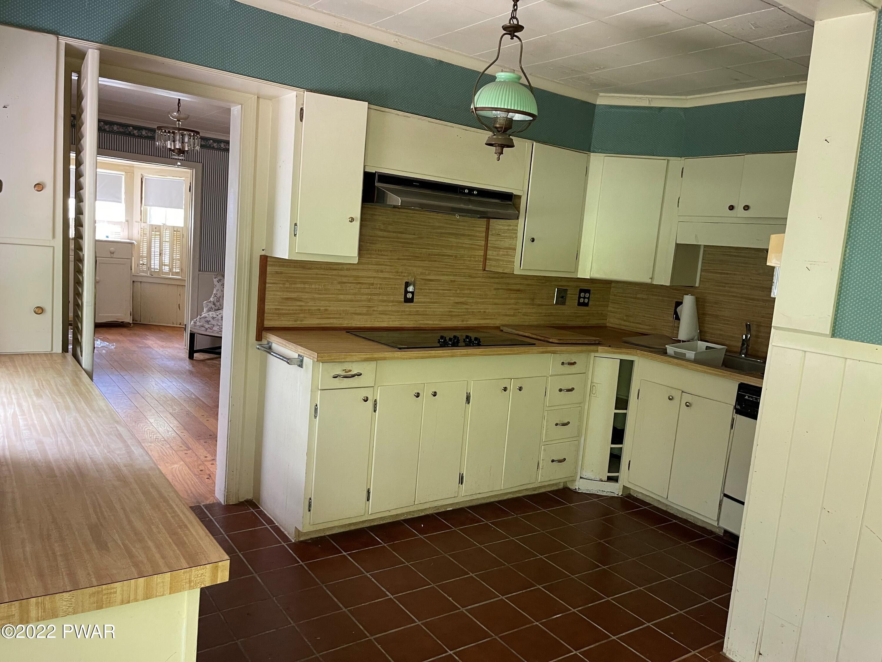 425 Sawkill Road Milford, PA 18337 - Photo 14 of 17 Kitchen