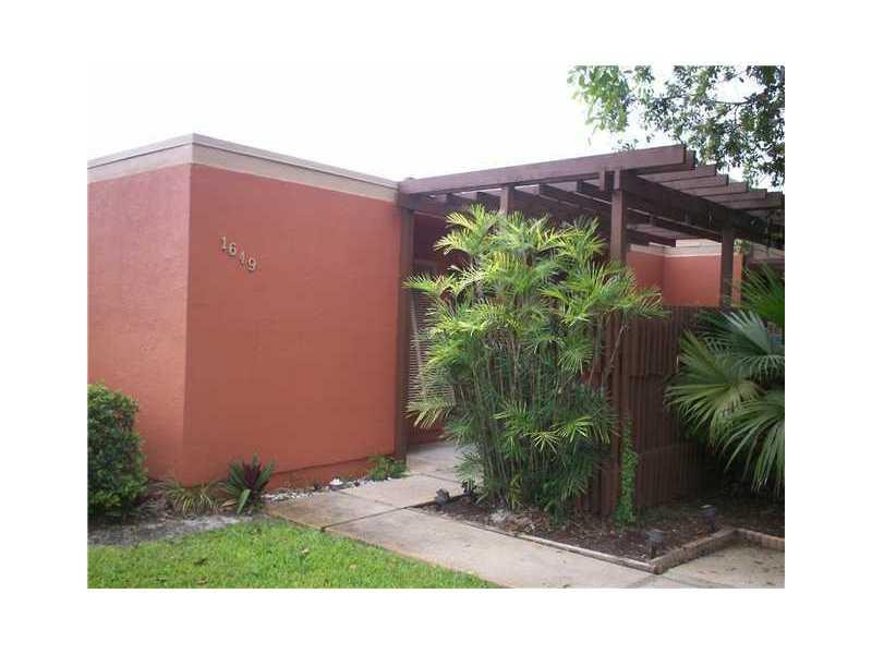 1649 Fairway Road, Unit 1649 Pembroke Pines, FL 33026 - Photo 1 of 8 Exterior Front