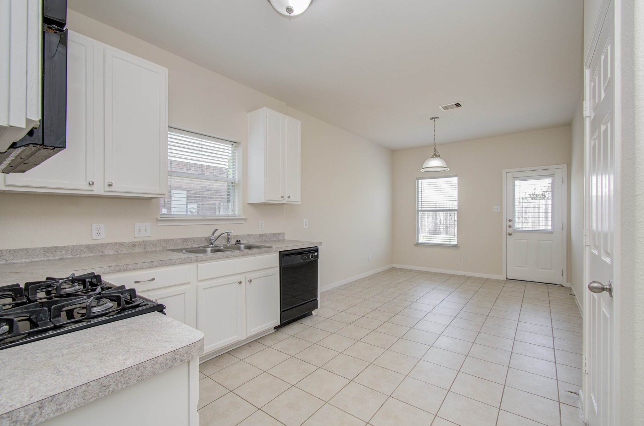 6702 Castle Terrace Court Spring, TX 77379 - Photo 7 of 19 Gallery Image 7