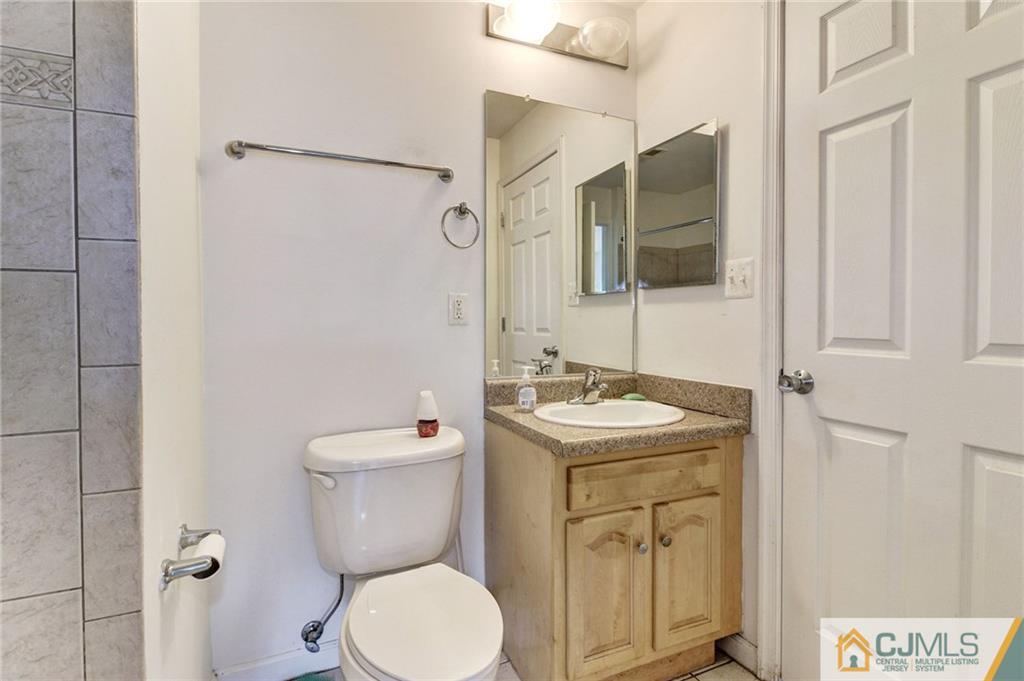 1131 Edpas Road, Unit 1131 New Brunswick, NJ 08901 - Photo 14 of 20 a bathroom with a sink toilet and shower