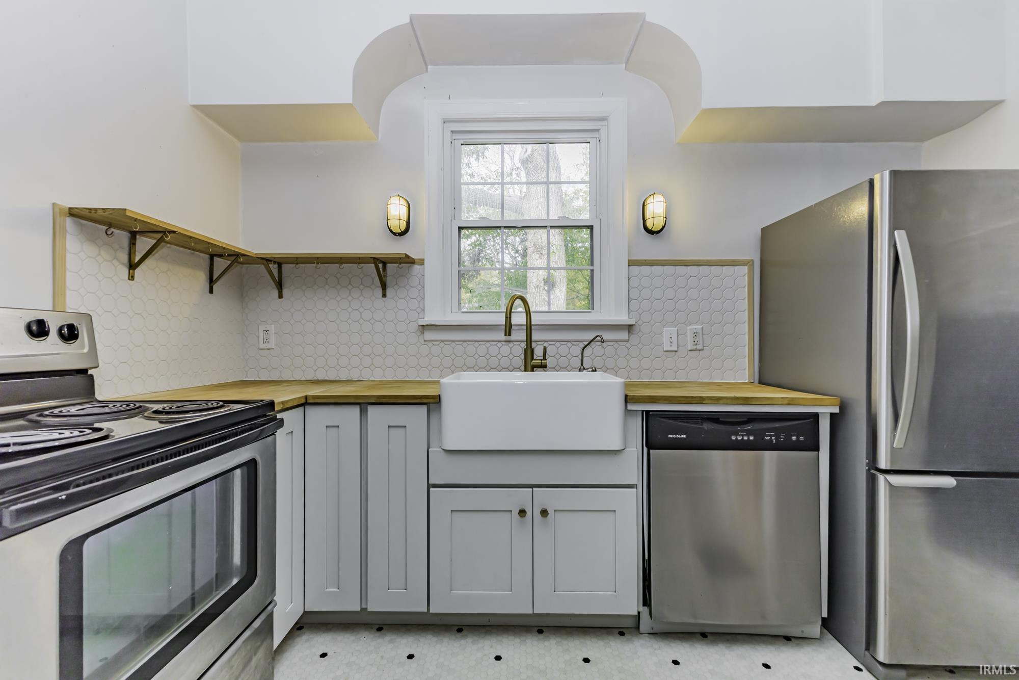 223 North Riley Road Muncie, IN 47304 - Photo 13 of 36