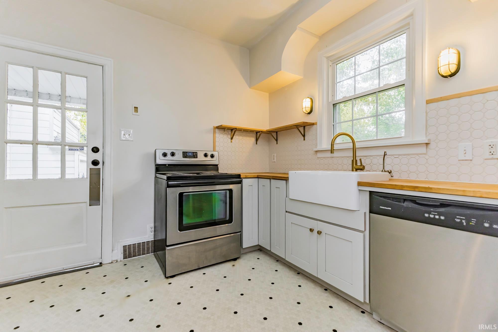 223 North Riley Road Muncie, IN 47304 - Photo 16 of 36