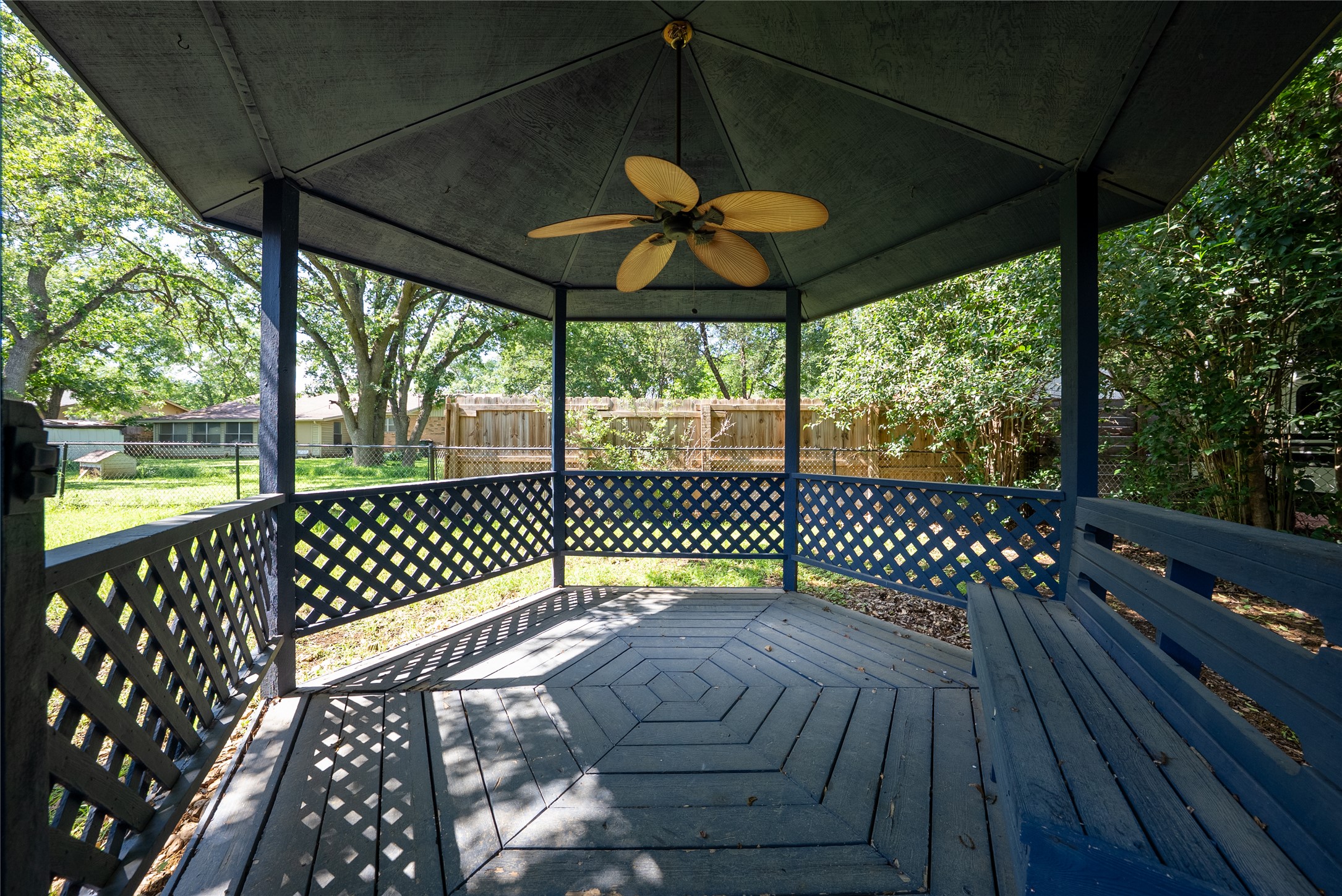 807 Country Club Road Georgetown, TX 78628 - Photo 27 of 28 a side view of a room