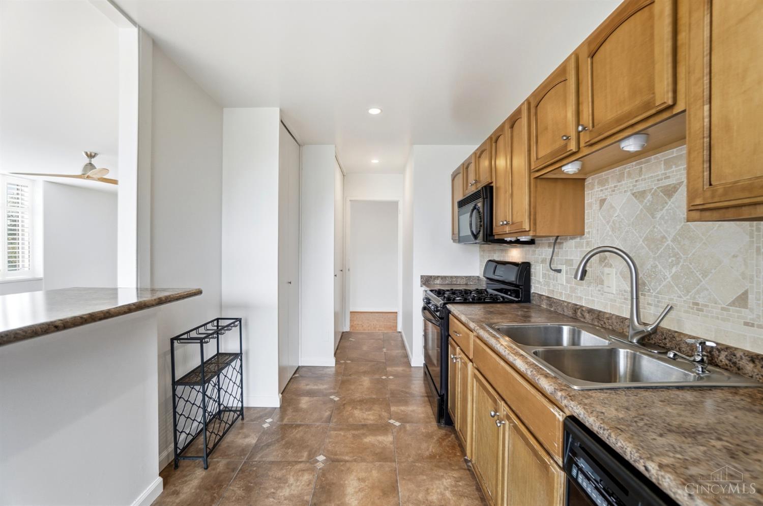 2324 Madison Road, Unit 403 Cincinnati, OH 45208 - Photo 18 of 40