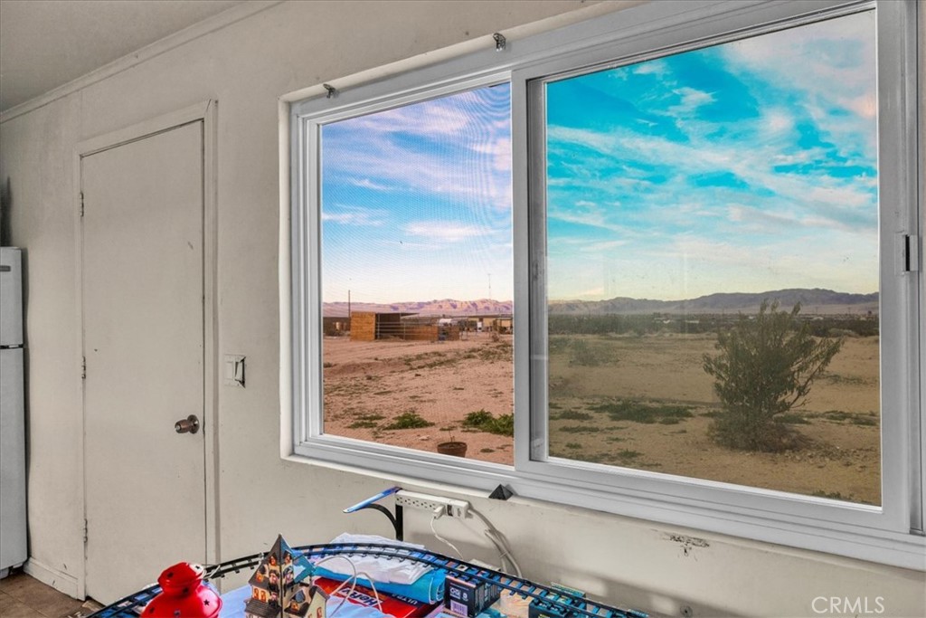 67550 Del Oro Road Twentynine Palms, CA 92277 - Photo 12 of 41 a view of a window and a small yard