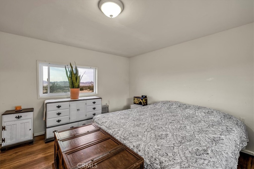 67550 Del Oro Road Twentynine Palms, CA 92277 - Photo 16 of 41 a living room with furniture
