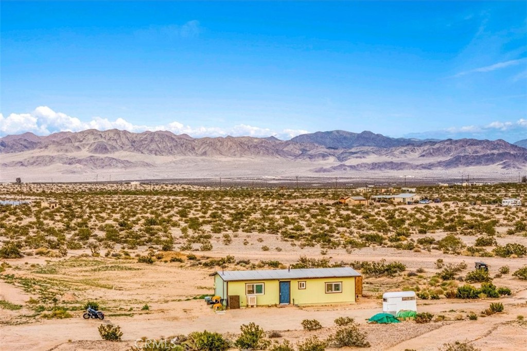 67550 Del Oro Road Twentynine Palms, CA 92277 - Photo 22 of 41 a view of city and mountain