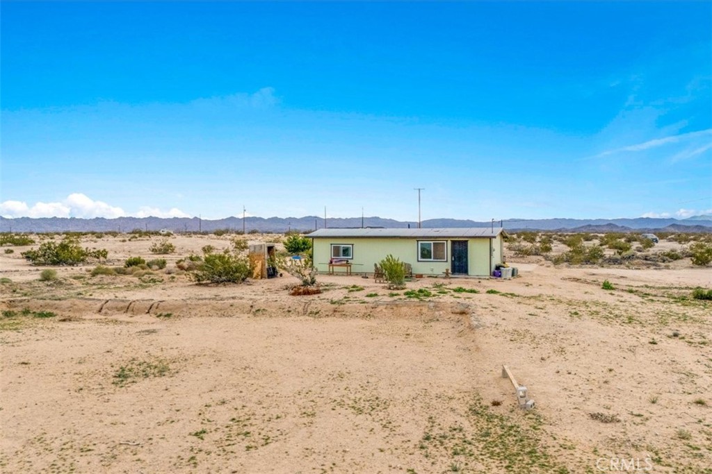 67550 Del Oro Road Twentynine Palms, CA 92277 - Photo 29 of 41 a view of a lake with a beach