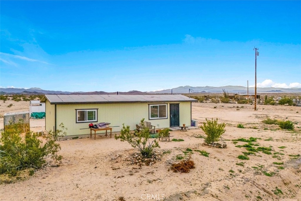 67550 Del Oro Road Twentynine Palms, CA 92277 - Photo 30 of 41 a view of a house with a patio