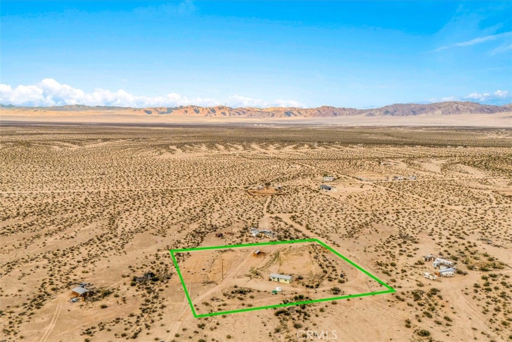 67550 Del Oro Road Twentynine Palms, CA 92277 - Photo 35 of 41 a view of an ocean and beach