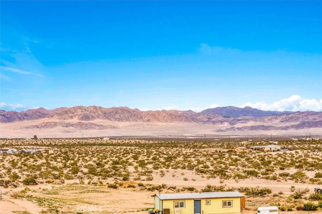 67550 Del Oro Road Twentynine Palms, CA 92277 - Photo 37 of 41 a view of lake and mountain