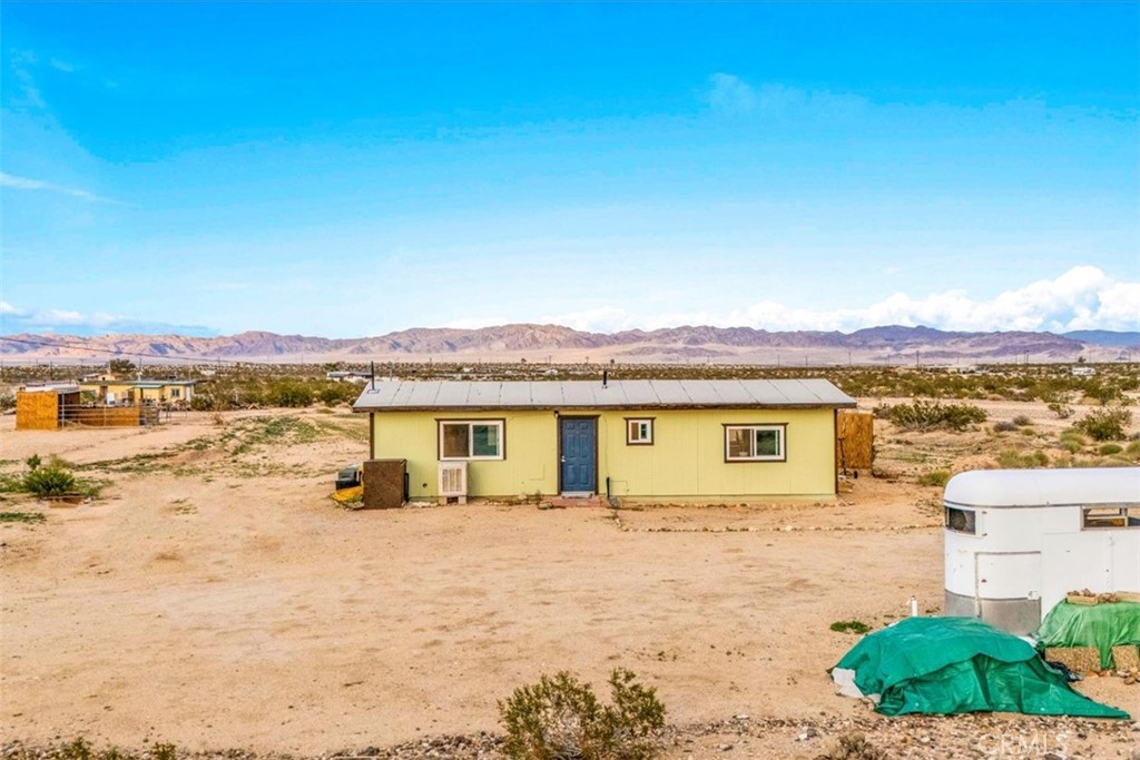 67550 Del Oro Road Twentynine Palms, CA 92277 - Photo 38 of 41 a view of a terrace with a lake view
