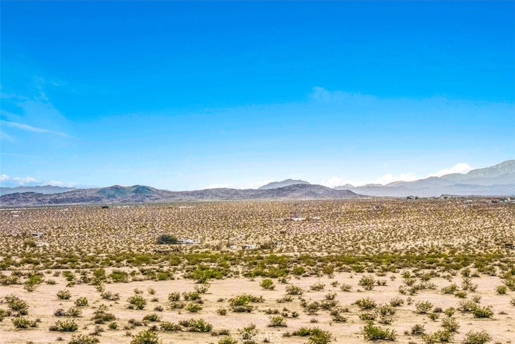 67550 Del Oro Road Twentynine Palms, CA 92277 - Photo 41 of 41 a view of an ocean and a mountain