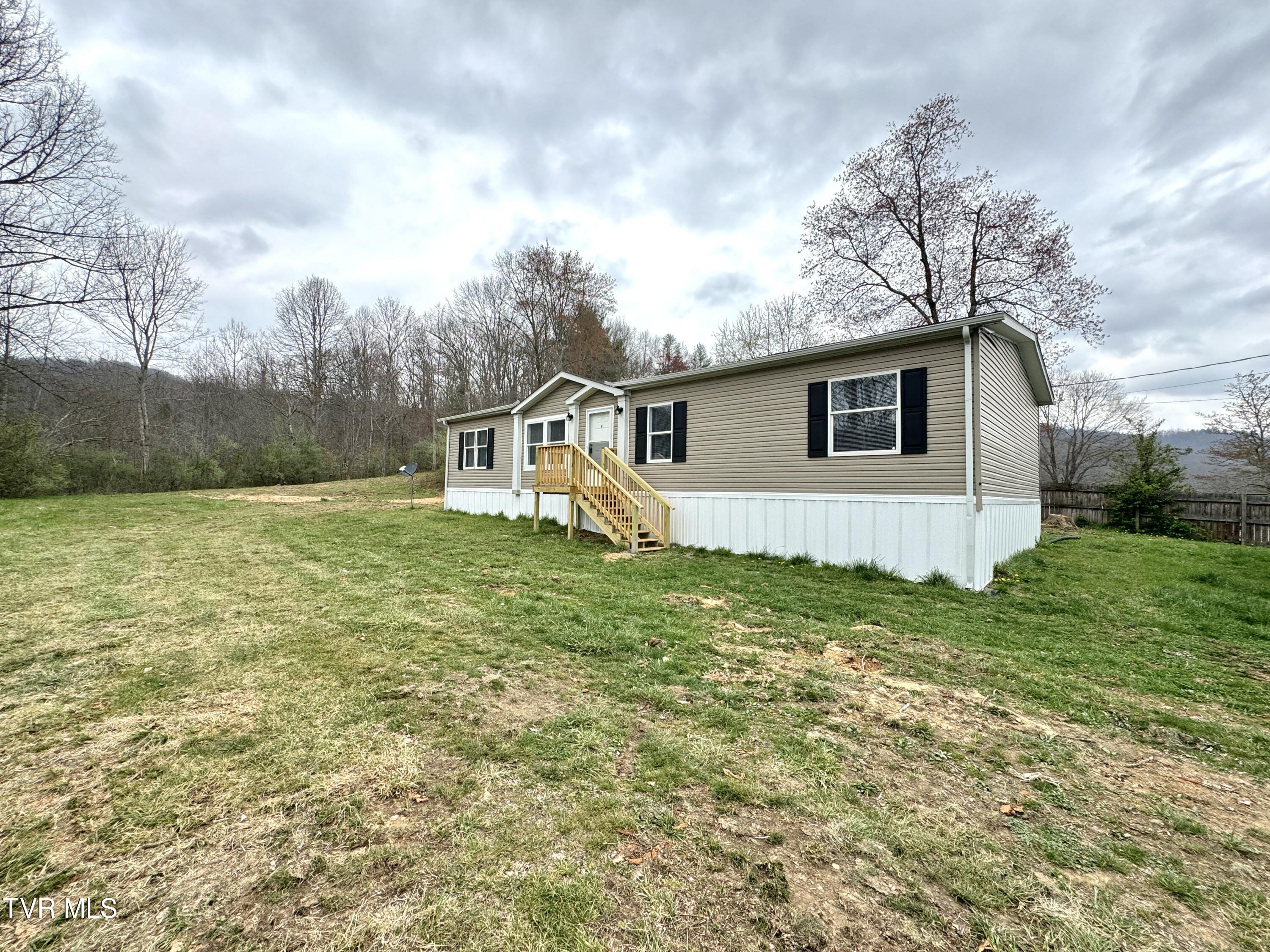 13119 Pleasant Road Coeburn, VA 24230 - Photo 2 of 40 IMG_1041