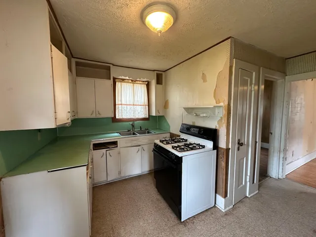 $89,900 | 613 North Cedar Street, Luverne, MN 56156