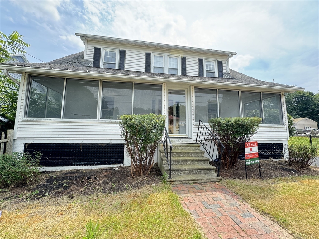 27 Forsberg Street Worcester, MA 01607 - Photo 1 of 31 Gallery Image 1