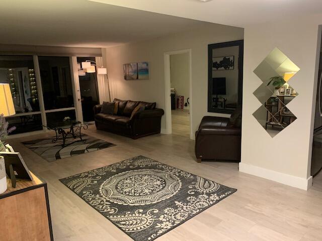 336 Golfview Road, Unit 910 North Palm Beach, FL 33408 - Photo 11 of 27 IMG_9551