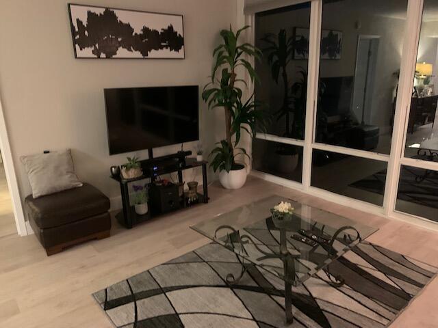 336 Golfview Road, Unit 910 North Palm Beach, FL 33408 - Photo 13 of 27 IMG_9559
