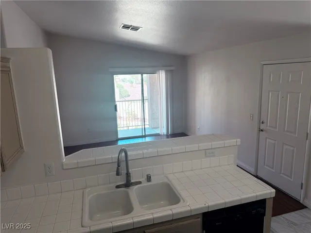 $1,150 | 2110 Los Feliz Street, Unit 2055, Las Vegas, NV 89156